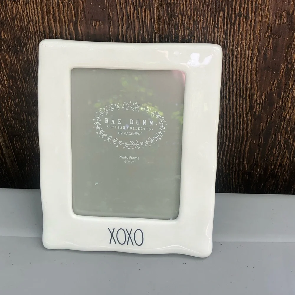 Rae Dunn White Ceramic Frame with XOXO Lettering 5x7 back loading